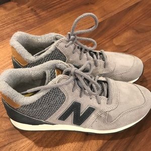 NEVER WORN!!! NEW BALANCE sneakers